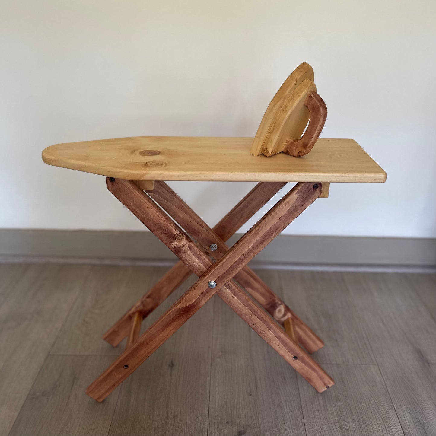 Tabla de planchar y plancha